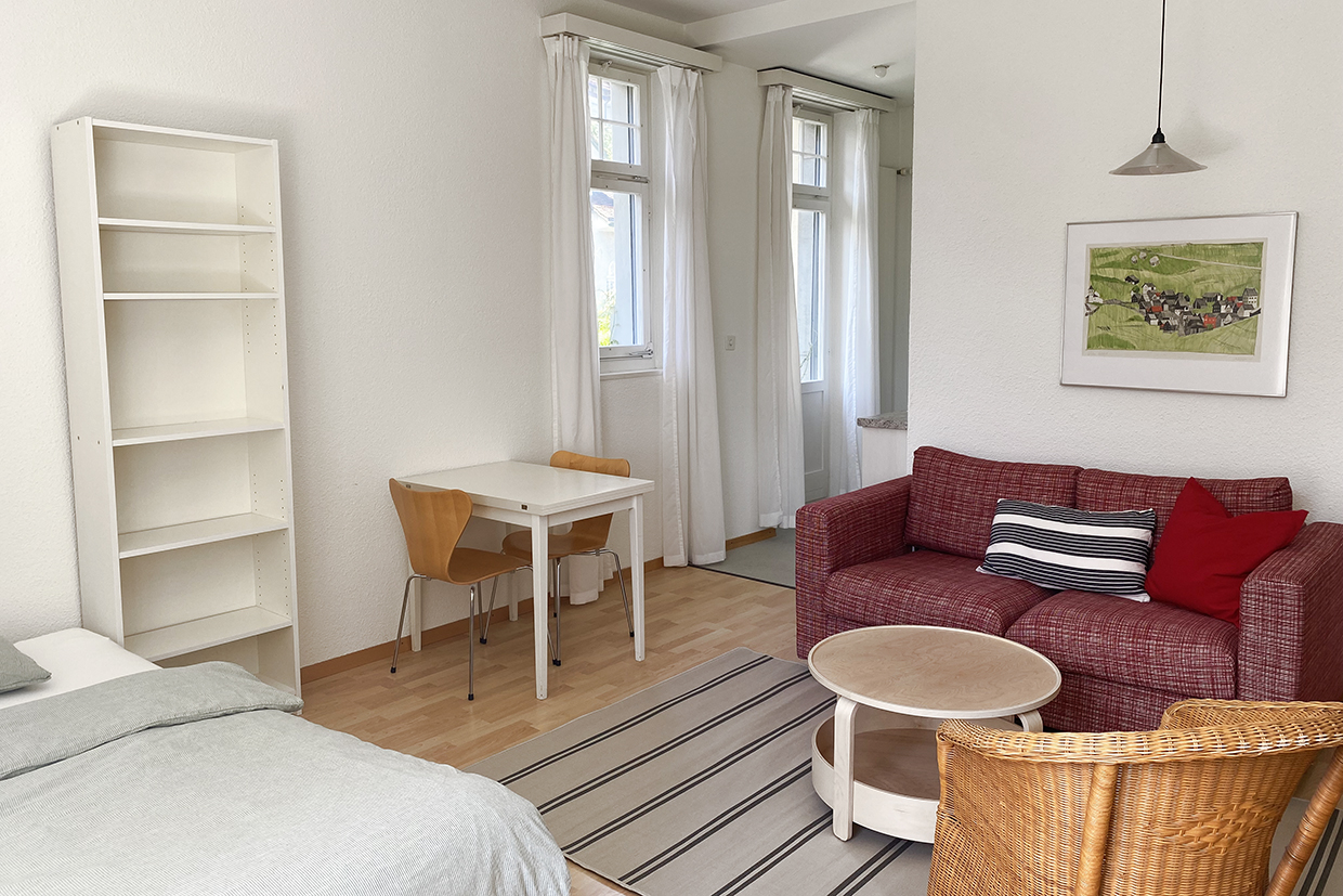 Wohn- und Schlafzimmer (2)