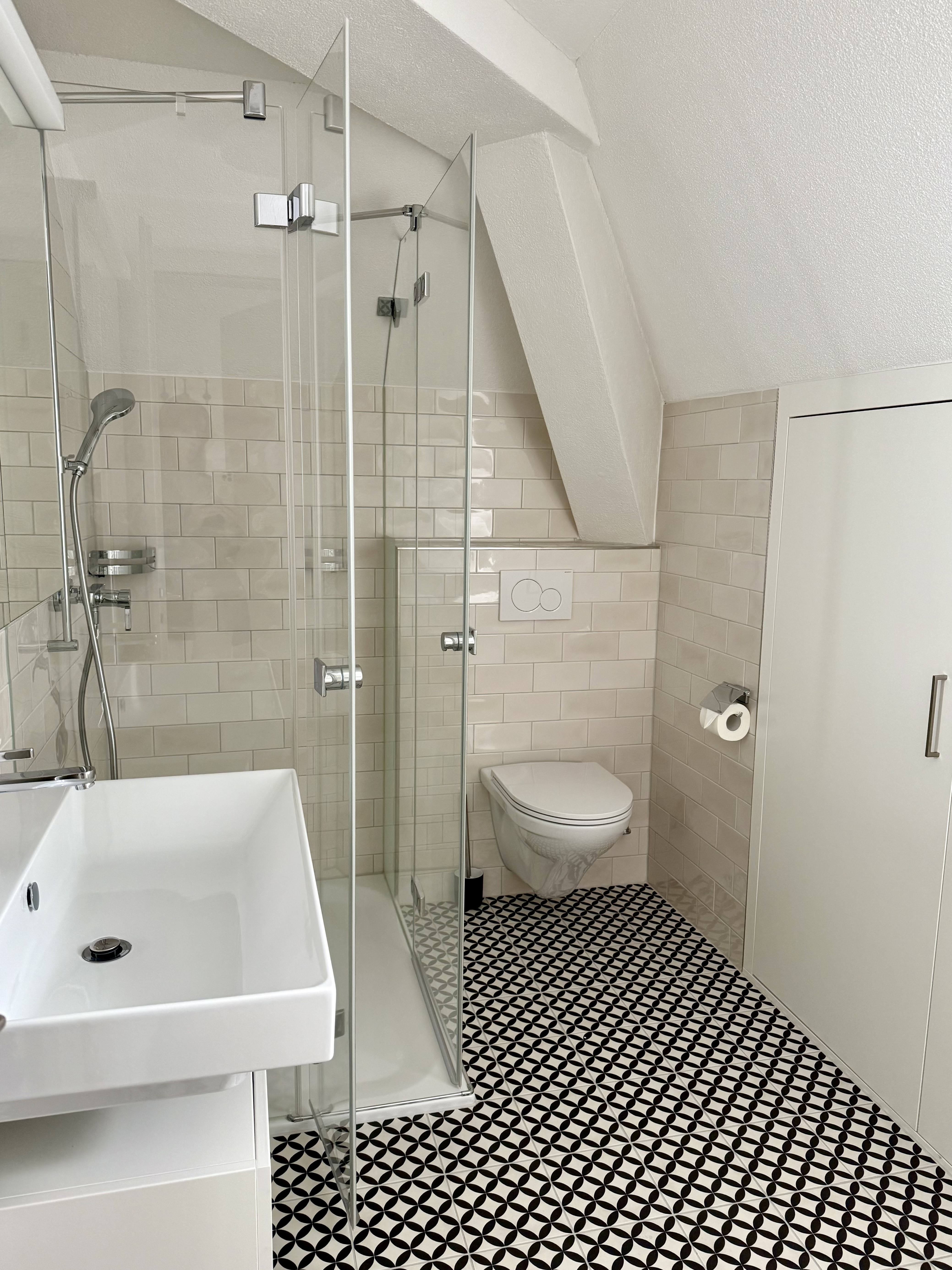 Dusche_Toilette inkl Waschmaschine und Trockner
